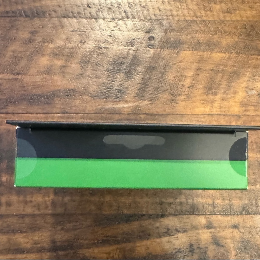 Kate Spade AirPods Pro Case - Picture 5 of 11